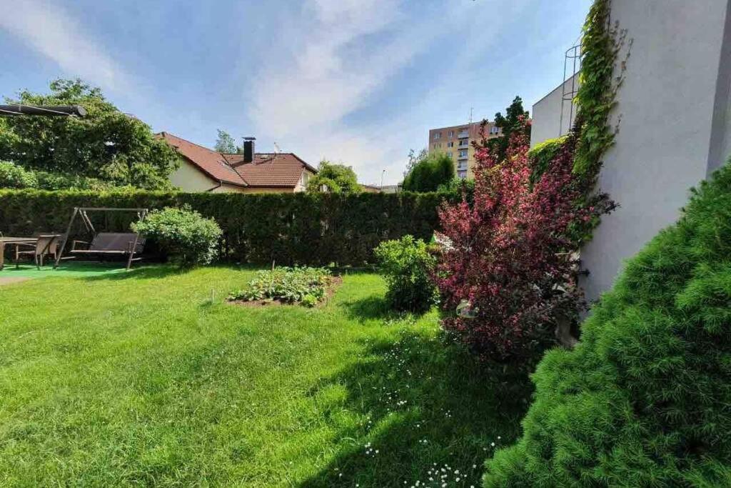 Family Apartment With Garden And Parking Spot Ceske Budejovice Eksteriør billede